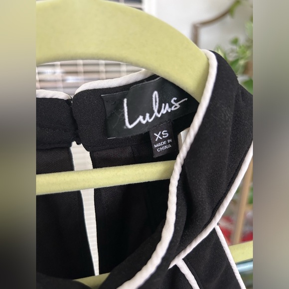 Women’s Lulus Jumpsuit - Picture 3 of 3